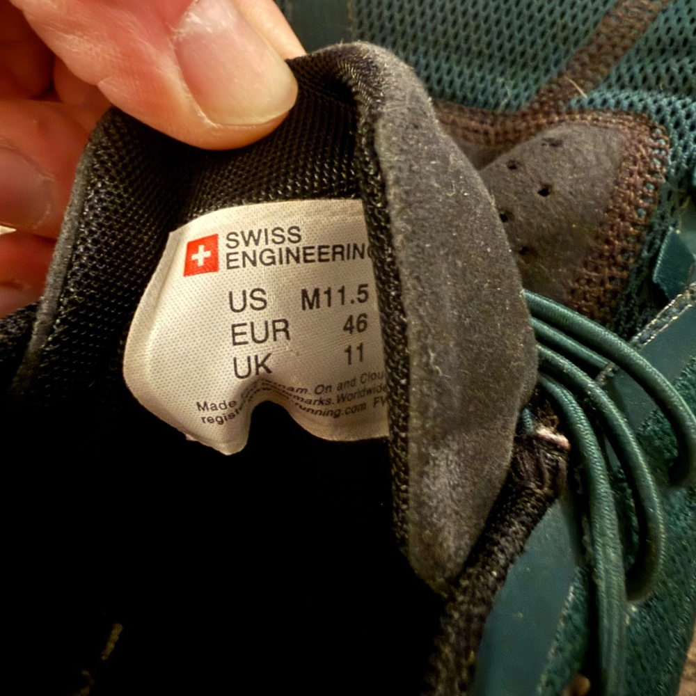 On Running Cloud 5 Sneakers in Obsidian/Evergreen - Picture 2 of 10